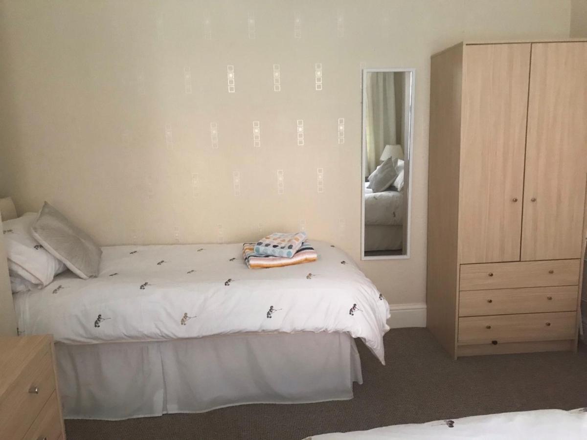 Parade Holiday Apartments Scarborough Bagian luar foto